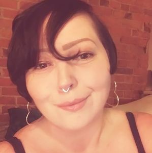 Meet your Posher, Lora